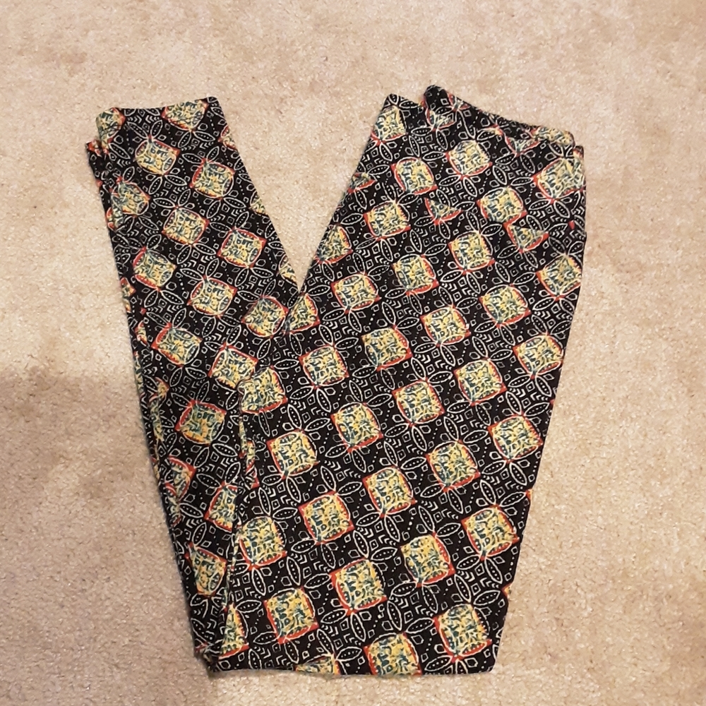 NWOT black and yellow Lularoe leggings OS